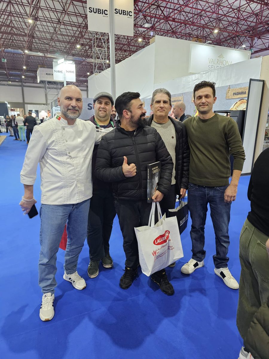 Chef Dinis Pinto com equipa de chefs — formação