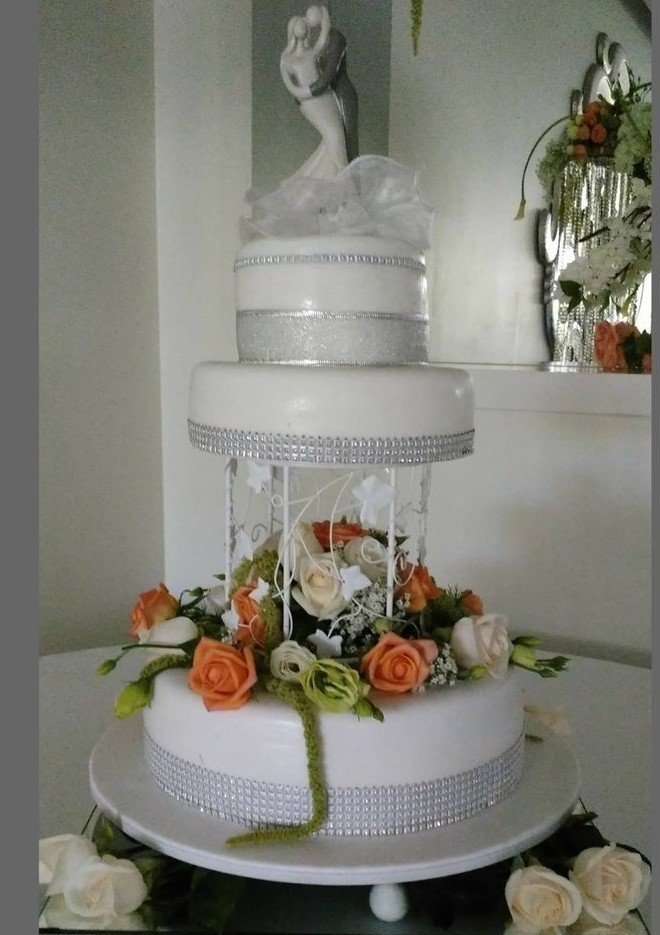 Bolo de Noivos — Elegância Clássica
